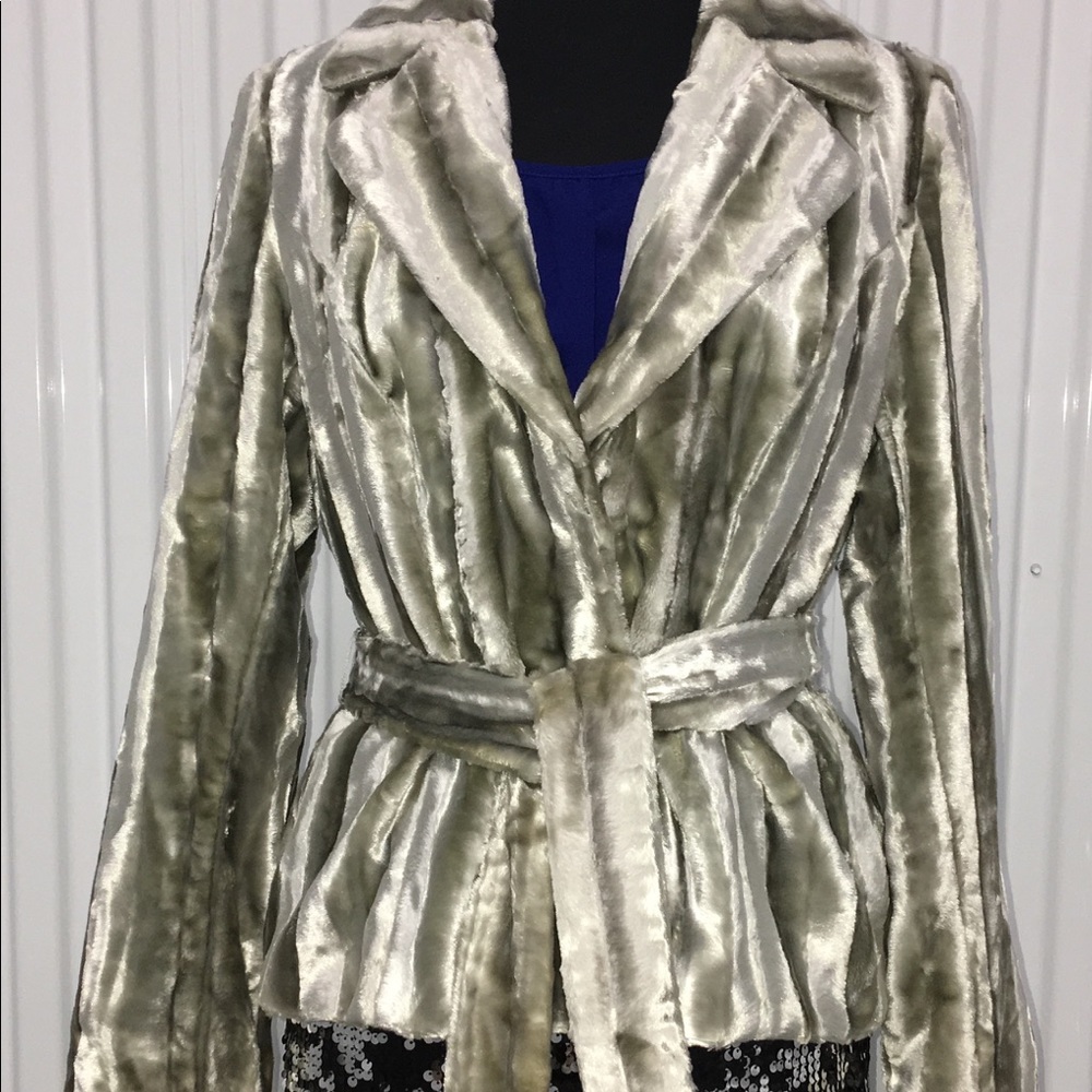 Woman’s short Jacket